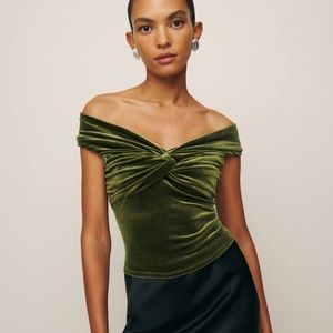 NWT Reformation ezlynn green velvet off shoulder top